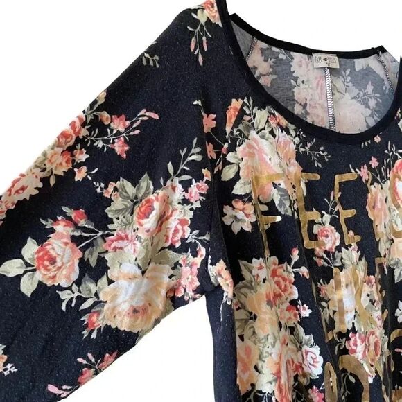 Free Kisses ¾ Sleeves Womens Floral Crewneck “Feels Like Love” Print SZ 2X - Picture 8 of 11